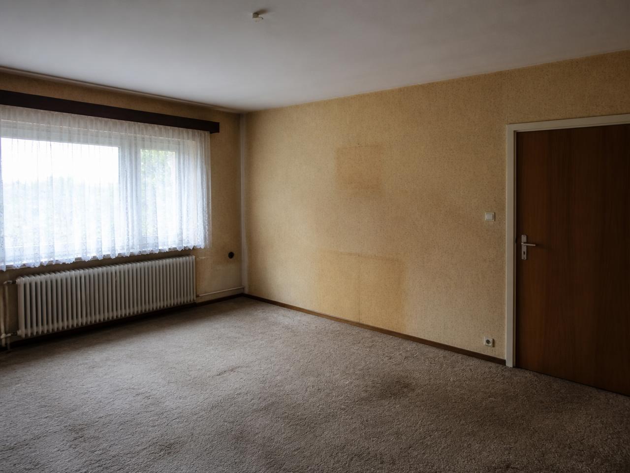 Beispieldarstellung: Wohnraum vor der Renovierung